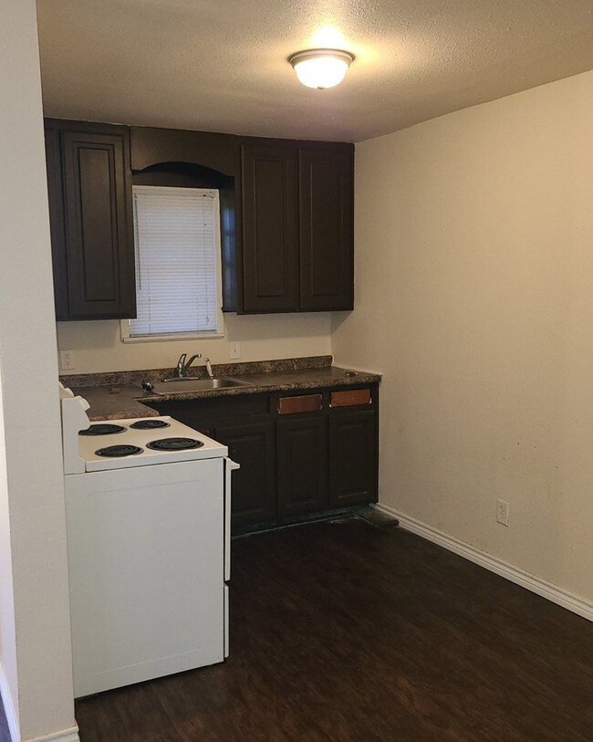 1213 E Main St, Nacogdoches, TX 75961 - photo 2