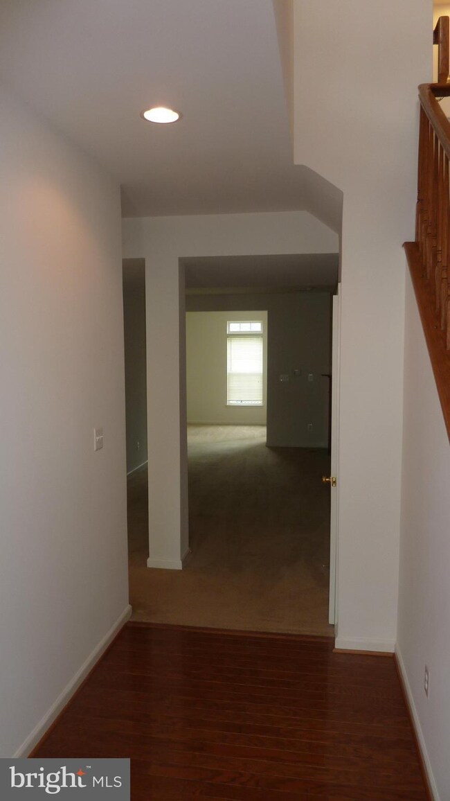 16418 Steerage Cir, Woodbridge, VA 22191 - photo 2