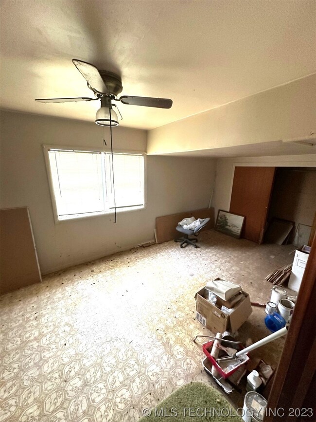 312 E Orange, Henryetta, OK 74437 - photo 4