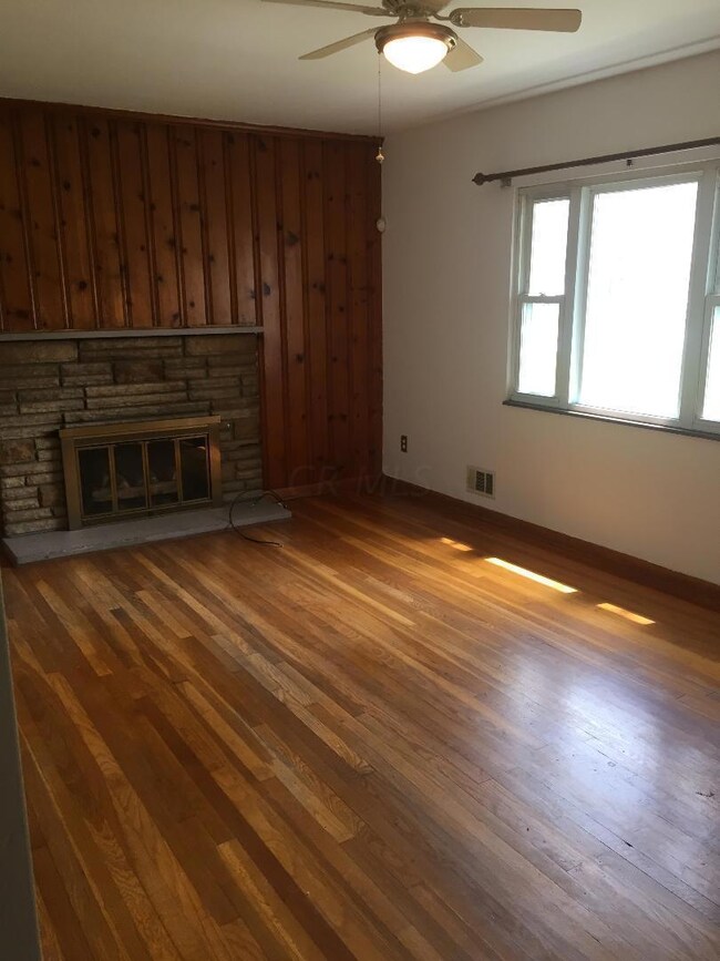 1814 E Cooke Rd, Columbus, OH 43224 - photo 2