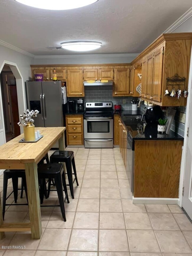 kitchen 191 lee rd image2