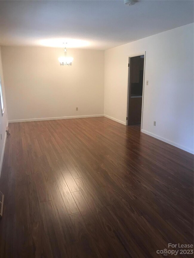 1506 Mount Vernon Ave, Statesville, NC 28677 - photo 3