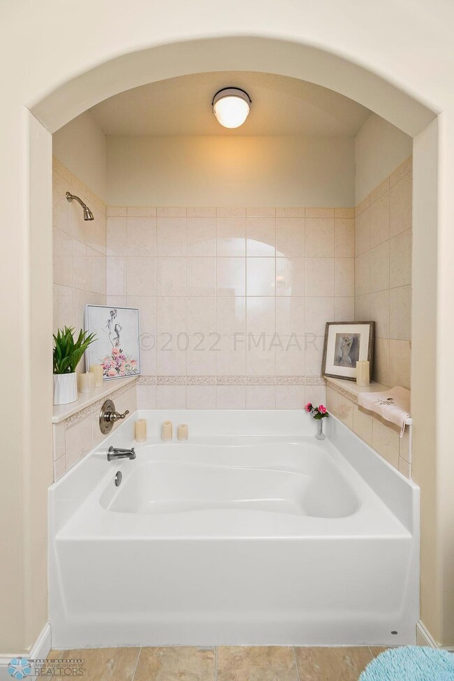 Soaker Tub in Alcove