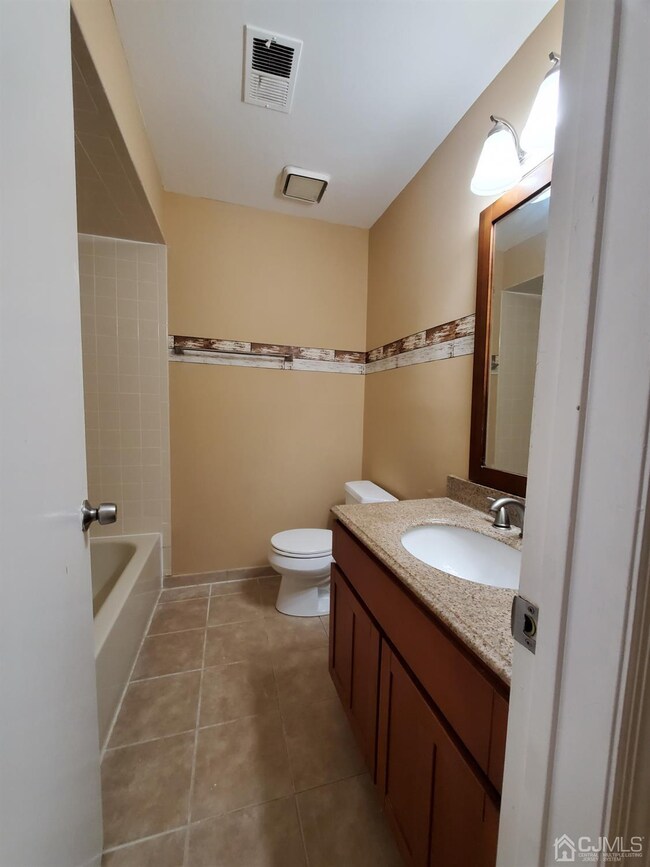 207 Green Hollow Dr unit 207, Iselin, NJ 08830 - photo 3