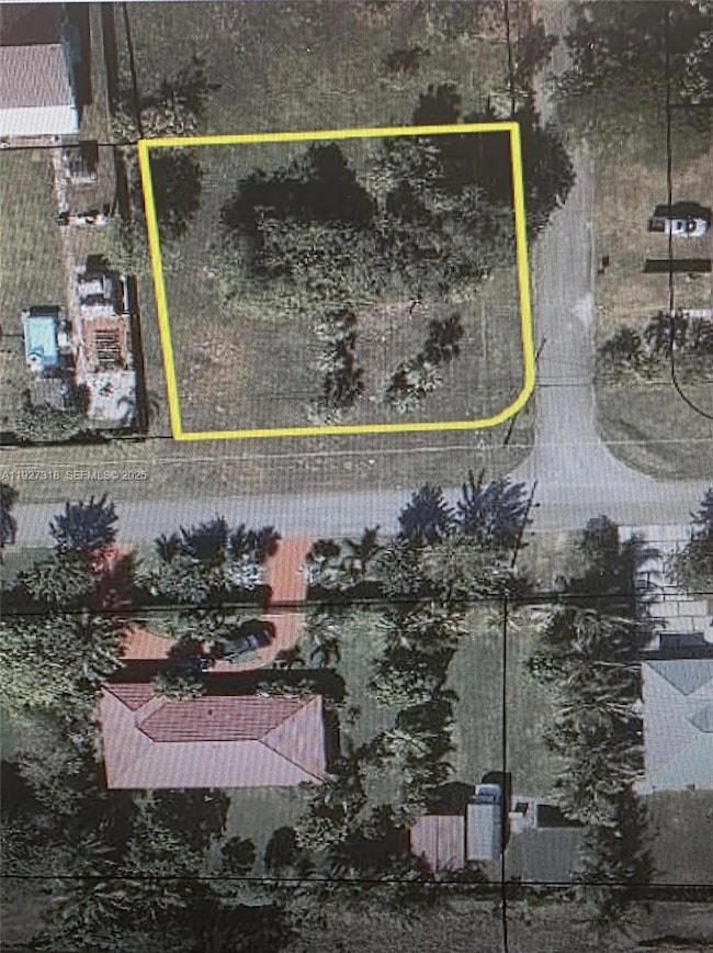 176 SW 179, Miami, FL 33187 - photo 2