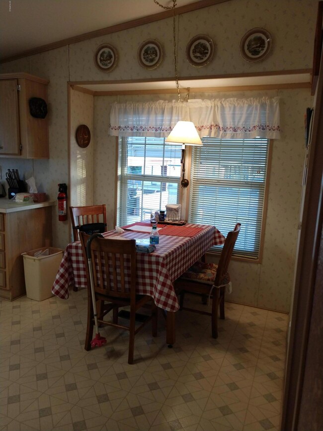 DINNING ROOM