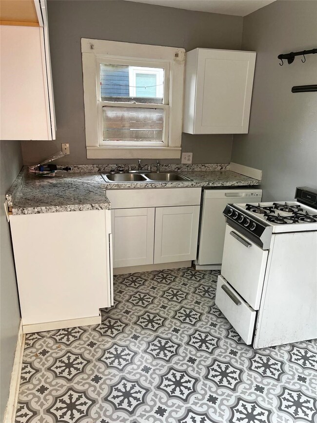 911 Harvard St unit 2, Houston, TX 77008 - photo 4