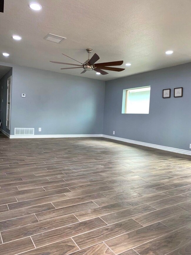 556 Carol St, El Paso, TX 79907 - photo 7