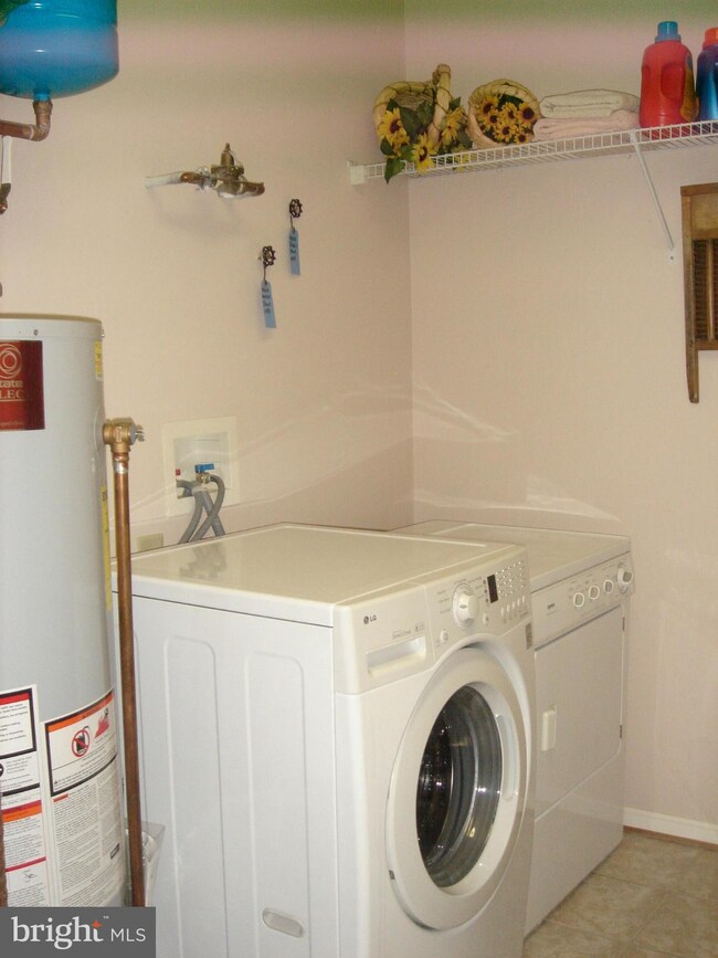 11205 Lynchburg Dr, Fredericksburg, VA 22407 - photo 4