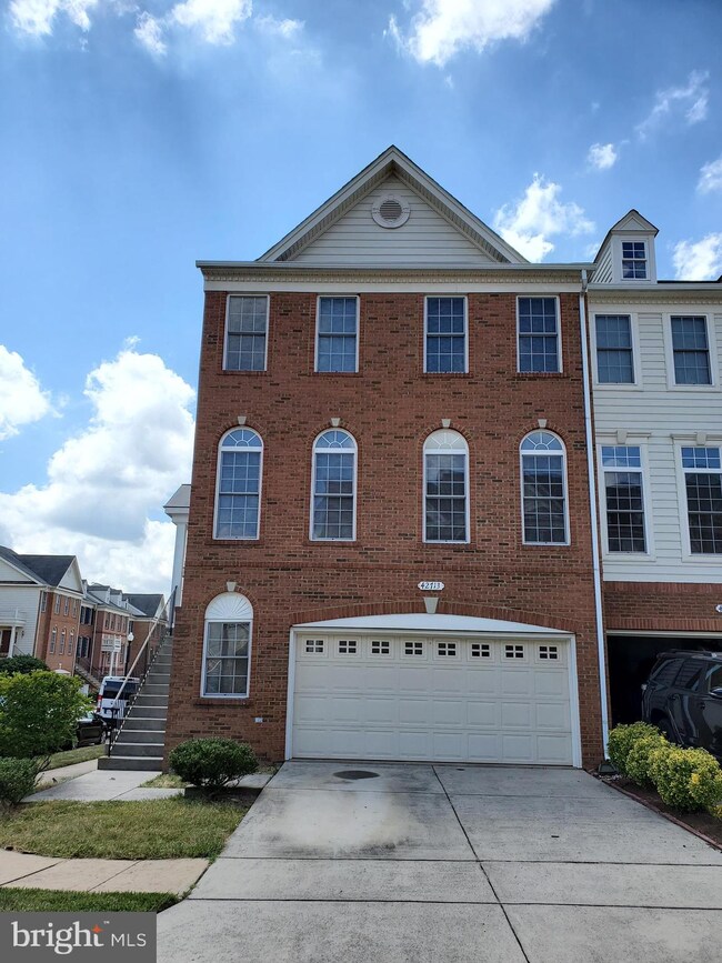 42713 Sandman Terrace, Chantilly, VA 20152 - photo 2