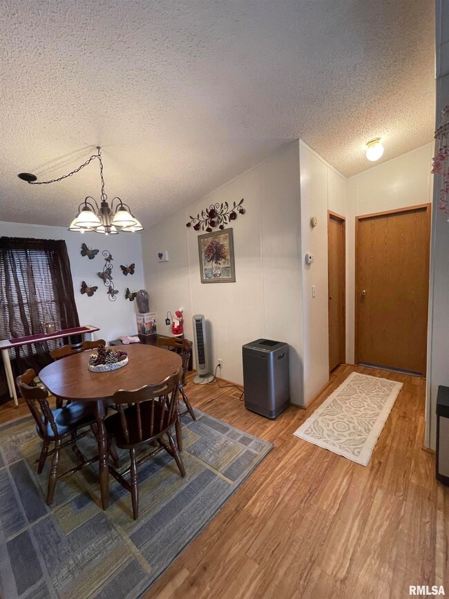 69 Pinewood Estate, Chillicothe, IL 61523 - photo 7