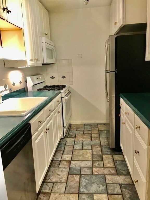 9 Hawthorne Place unit 14C, Boston, MA 02114 - photo 7