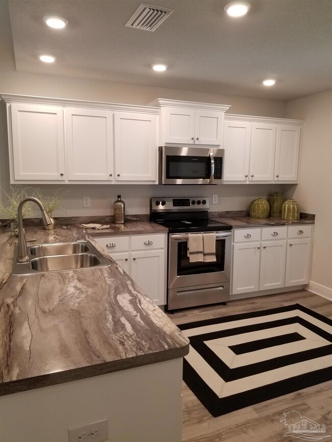 1070 Brimwood Cir unit 10A, Cantonment, FL 32533 - photo 5