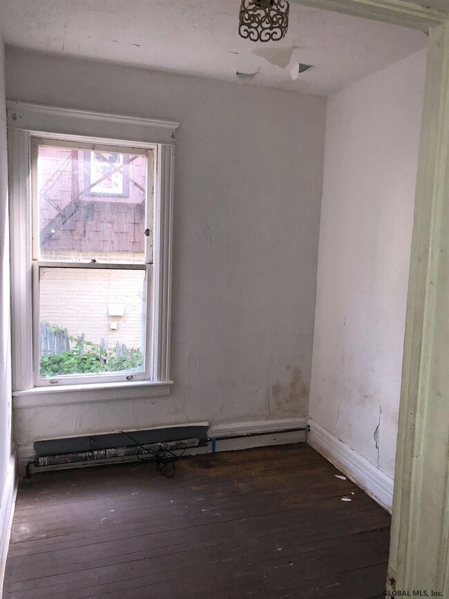 52 Benjamin St, Albany, NY 12202 - photo 4