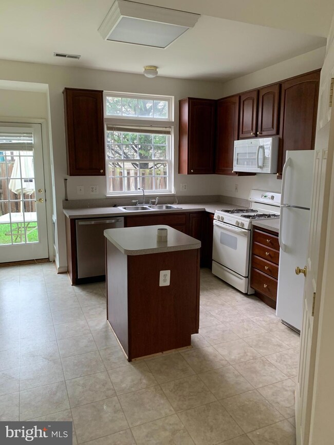 9838 Maitland Loop, Bristow, VA 20136 - photo 4