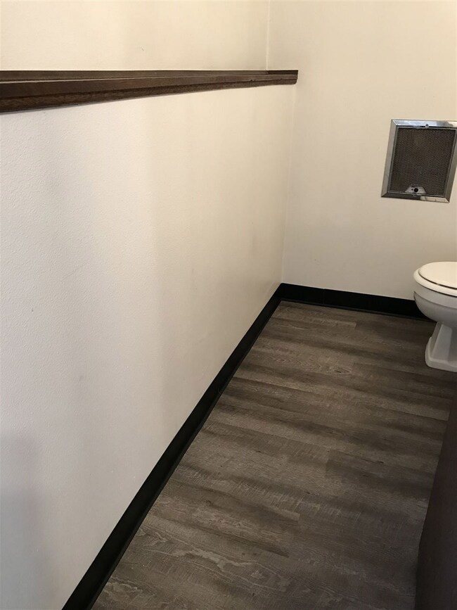 2507 W 4th St unit 2, Cedar Falls, IA 50613 - photo 7