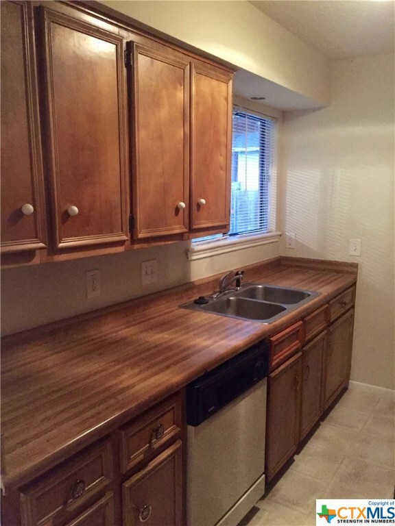 1008 Columbia St, San Marcos, TX 78666 - photo 3