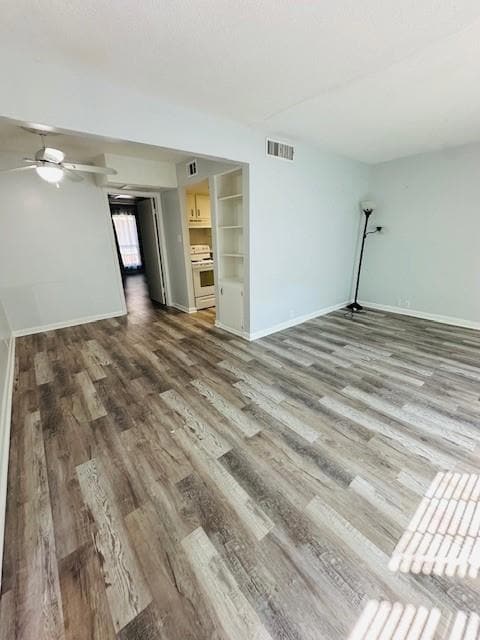 Living Room/Dining Area