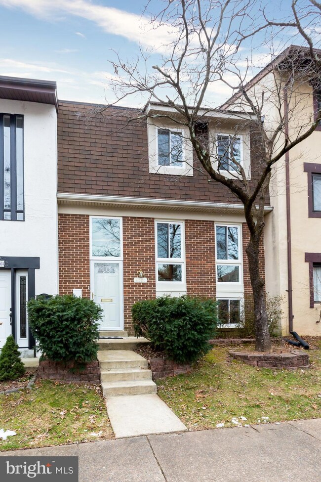 9505 Barcellona Ct, Fairfax, VA 22031 - photo 2