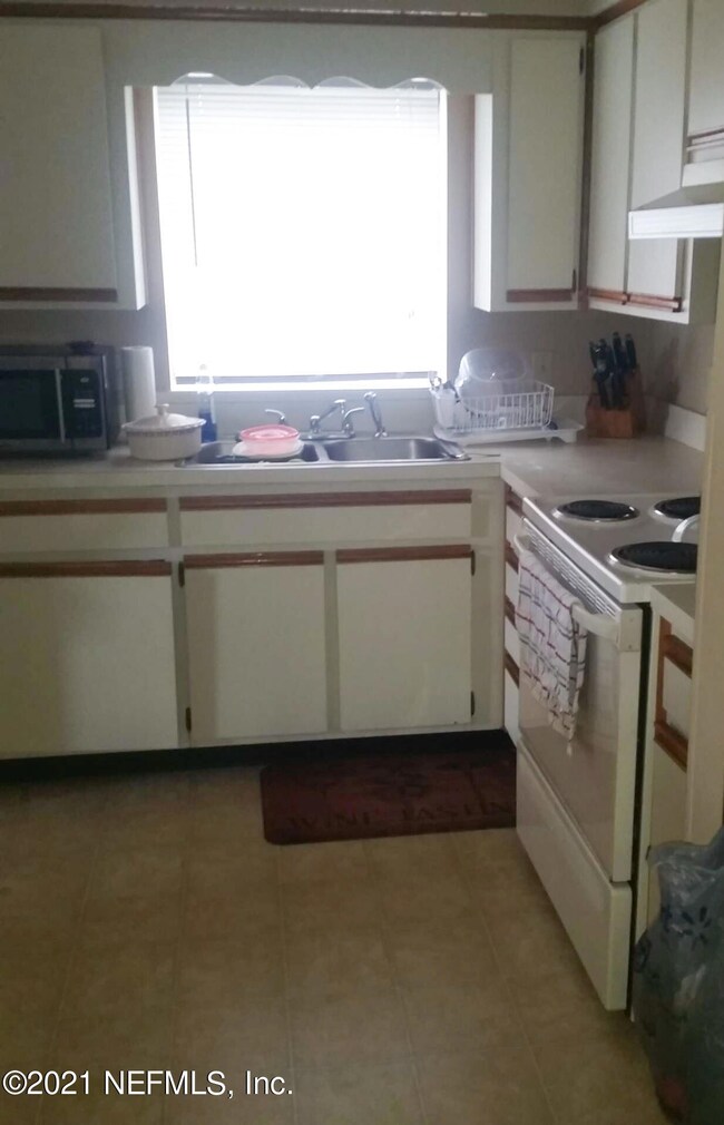 8117 Corky Ln, Jacksonville, FL 32244 - photo 4