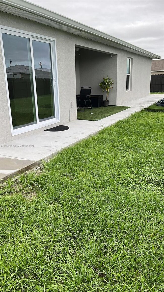 7029 Waldo Cir unit 7, Labelle, FL 33935 - photo 3