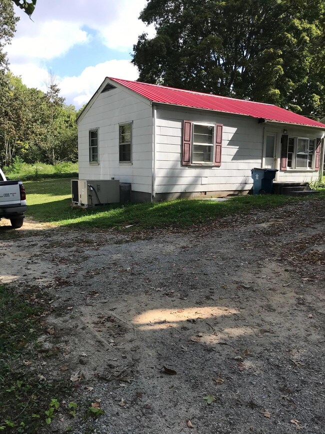 609 Oak Dr, Manchester, TN 37355 - photo 2