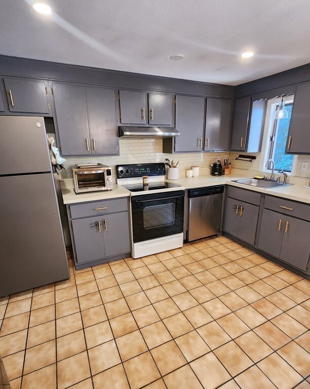 306 Aiken Ave unit 19, Lowell, MA 01850 - photo 7