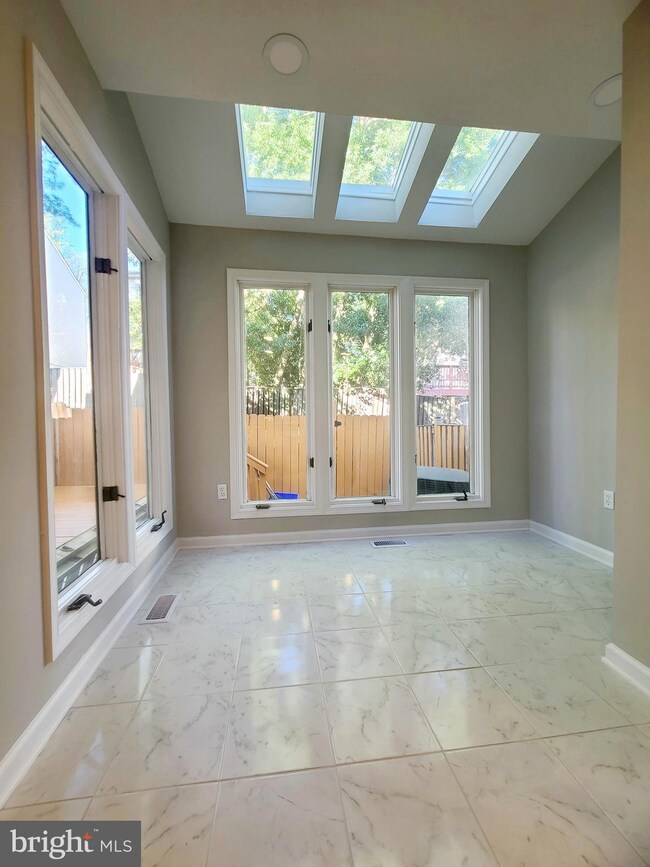 20327 Cedarhurst Way, Germantown, MD 20876 - photo 3