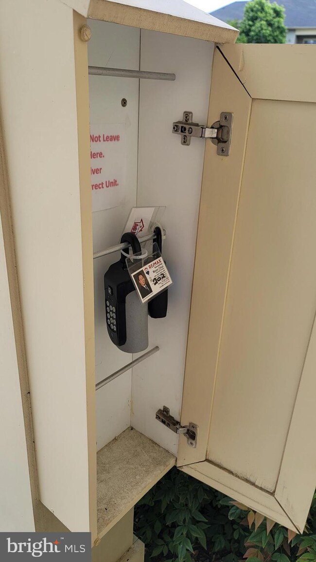 11314 Westbrook Mill Ln unit 202, Fairfax, VA 22030 - photo 3