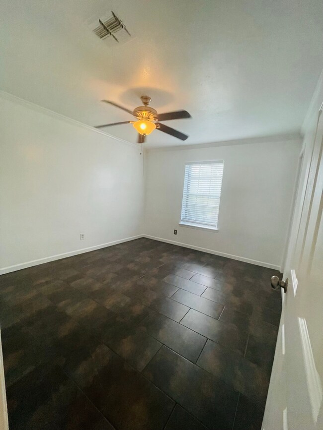 6411 King Post Dr, Houston, TX 77088 - photo 7