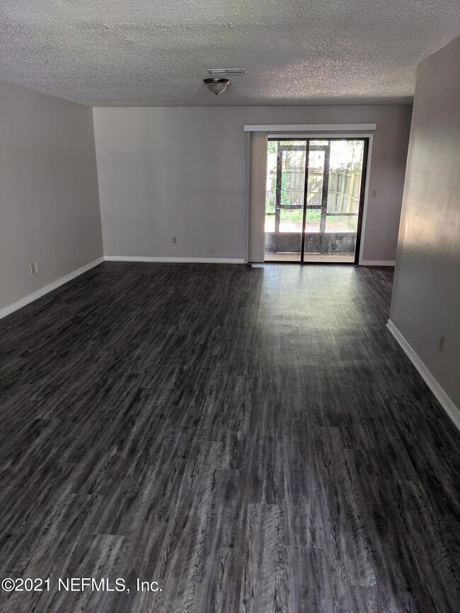 4533 Melissa Ct W, Jacksonville, FL 32210 - photo 6