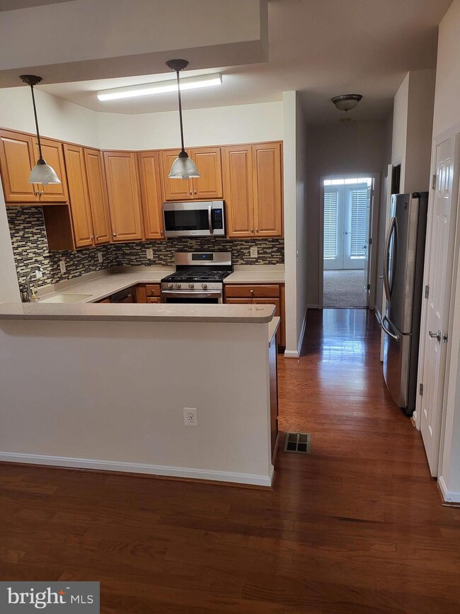 13945 Hollow Wind Way unit 101, Woodbridge, VA 22191 - photo 7