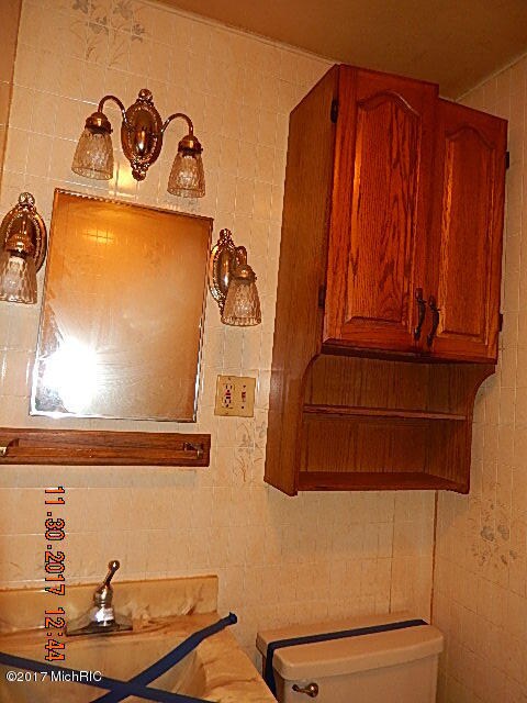 2543 82nd bath (3)