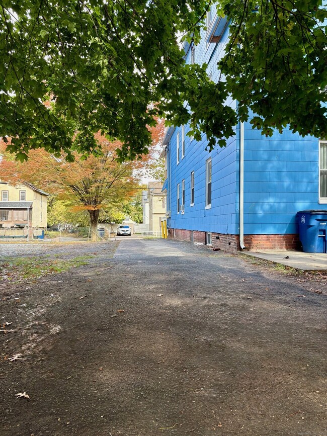 8 W Read St unit 2nd Floor, New Haven, CT 06511 - photo 4