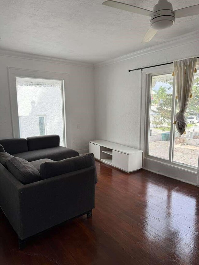 817 Tyler St unit 8, Hollywood, FL 33019 - photo 7