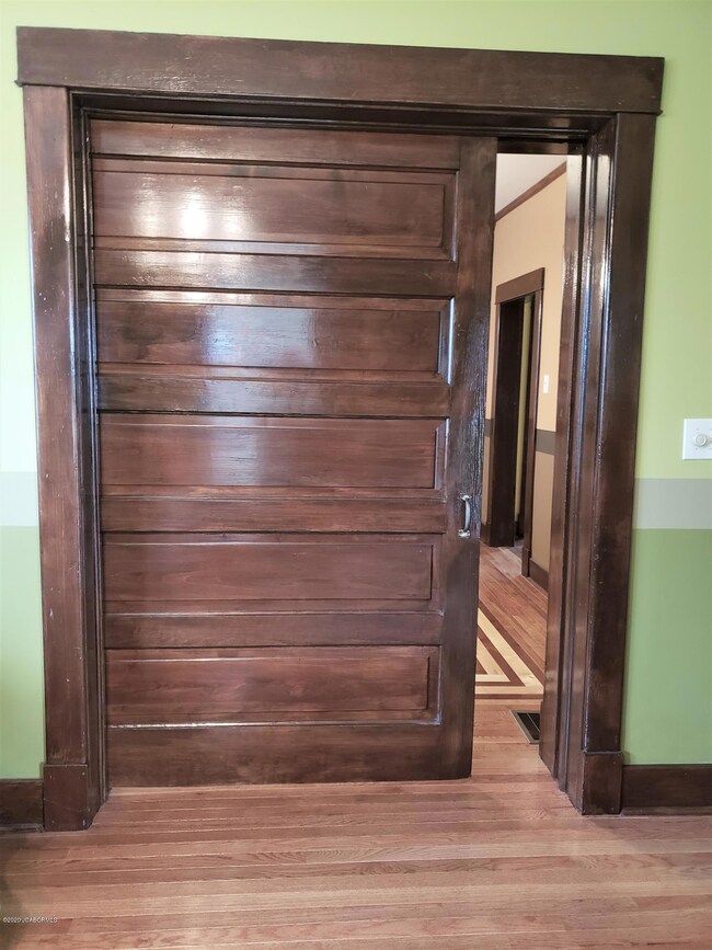 5-Beautiful Pocket Door to Dining