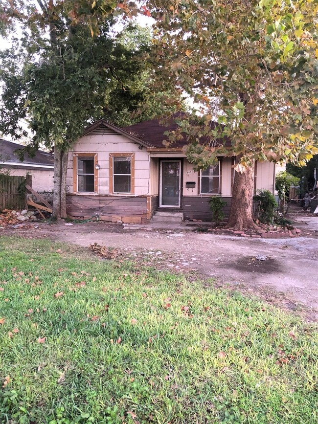 808 Frisco St, Houston, TX 77022 - photo 5