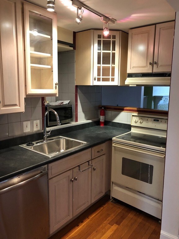 1493 Beacon St unit 2, Brookline, MA 02446 - photo 5