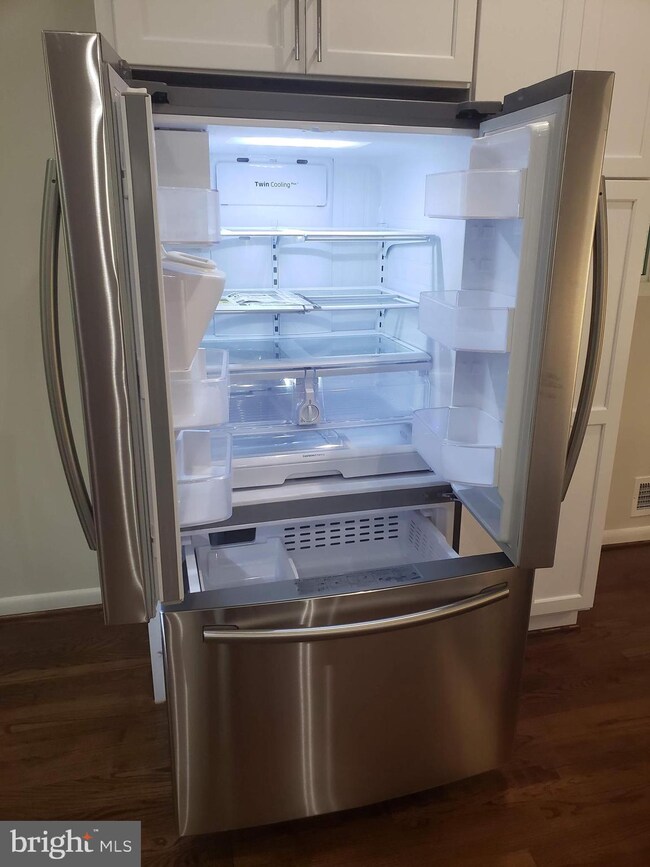 18324 Candice Dr, Triangle, VA 22172 - photo 4