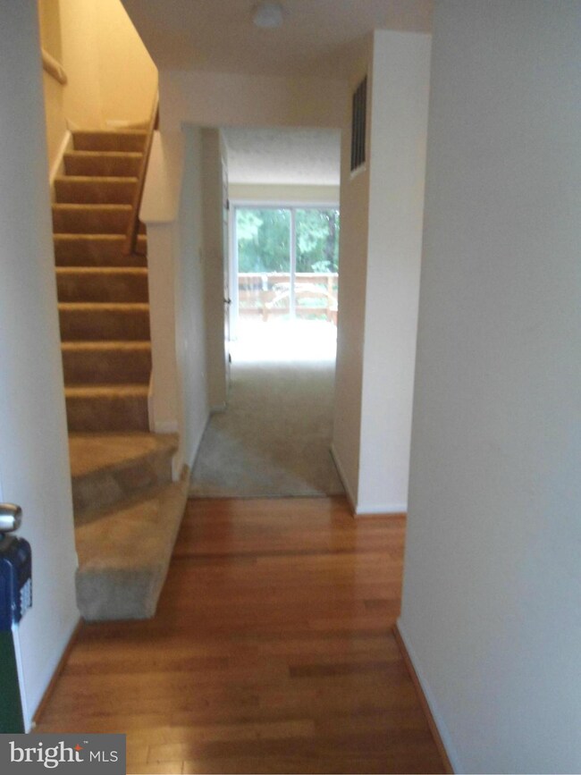 15019 Oak Crest Ct, Dumfries, VA 22025 - photo 2