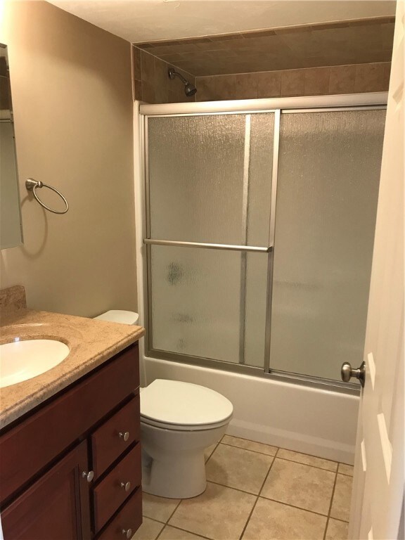 118 Broad St unit 2R, Cumberland, RI 02864 - photo 5