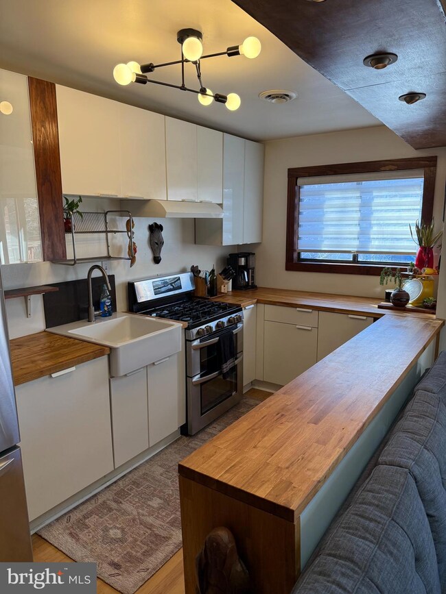 207 Skyhill Rd unit 10, Alexandria, VA 22314 - photo 7