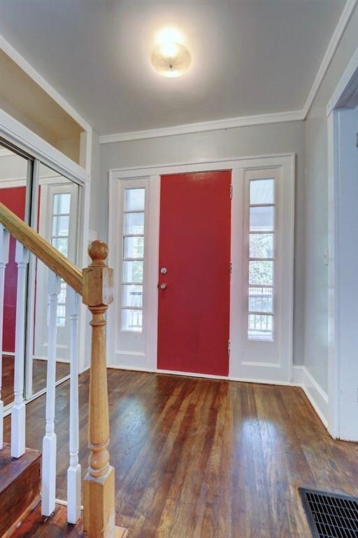 Entryway/foyer