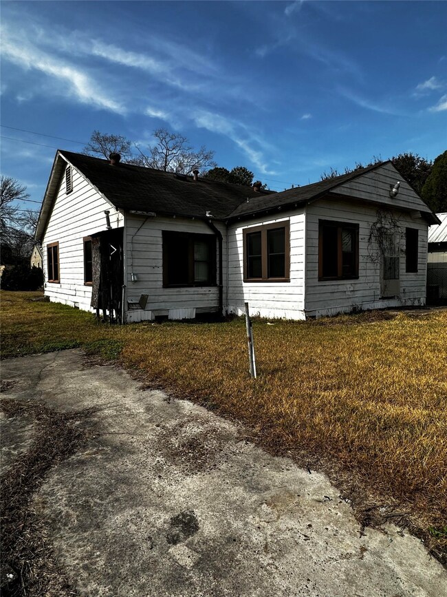 4106 Wayne St, Houston, TX 77026 - photo 7