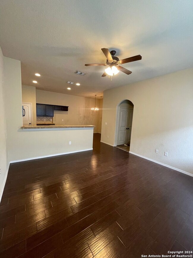 713 Creekside Cir, New Braunfels, TX 78130 - photo 5