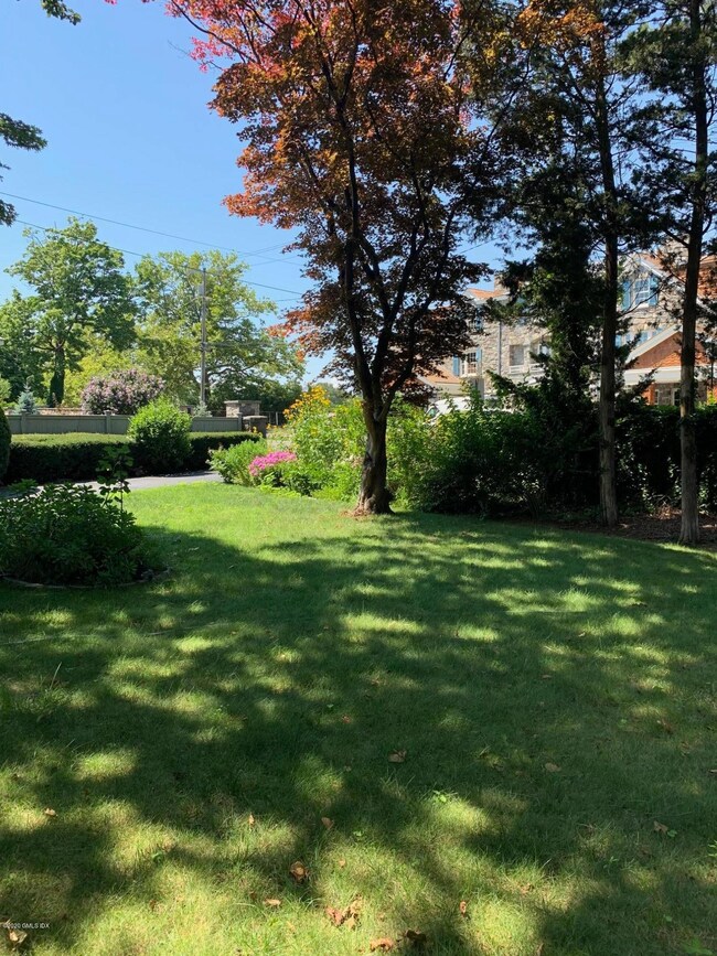 697 Steamboat Rd, Greenwich, CT 06830 - photo 2