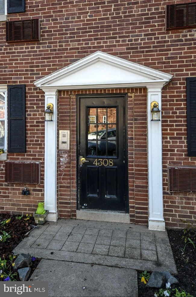 4308 2nd Rd N unit 2, Arlington, VA 22203 - photo 2