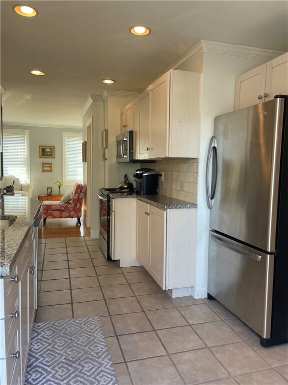 4 Carey St unit 2, Newport, RI 02840 - photo 4