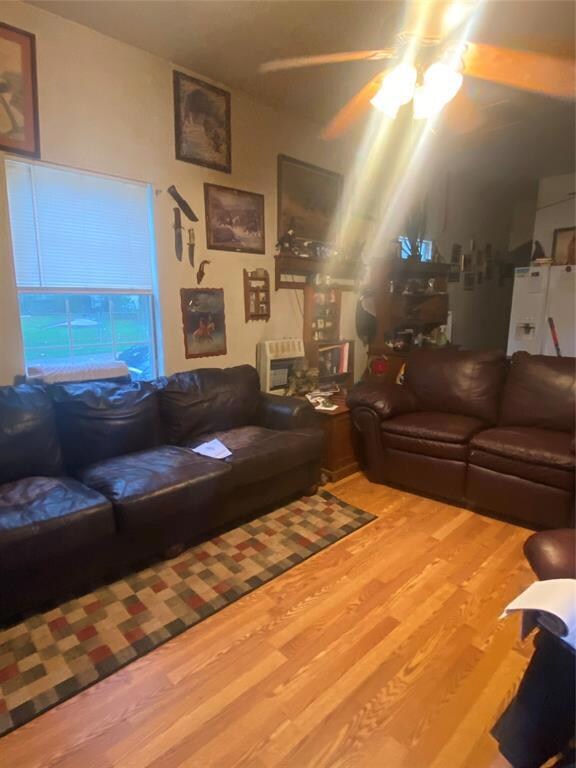 1301 N Weaver St, Gainesville, TX 76240 - photo 4