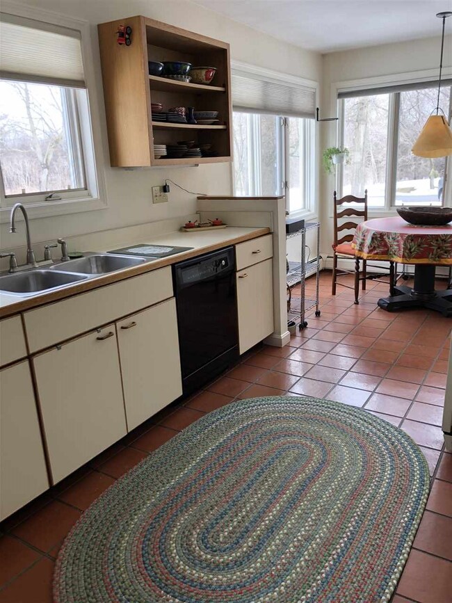 113 Covington Ln, Shelburne, VT 05482 - photo 4